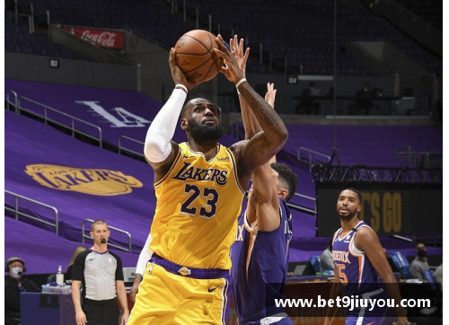 洛杉矶湖人逆袭力克密尔沃基雄鹿，詹姆斯独得40分完美复出